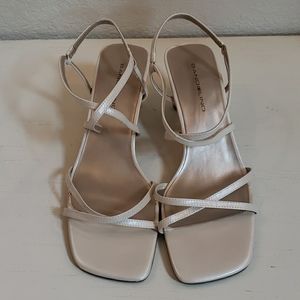 Bandolino Cream Leather Sandels sz 7.5